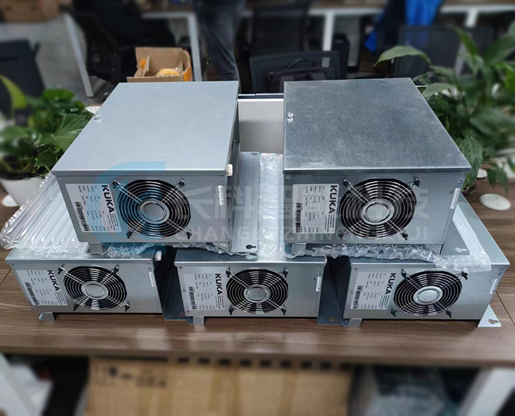 庫(kù)卡機(jī)器人控制柜C4主機(jī)00-348-886 庫(kù)卡機(jī)器人控制柜C4主機(jī)00-348-886